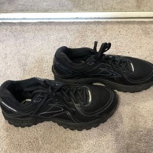 Brooks black gym shoes